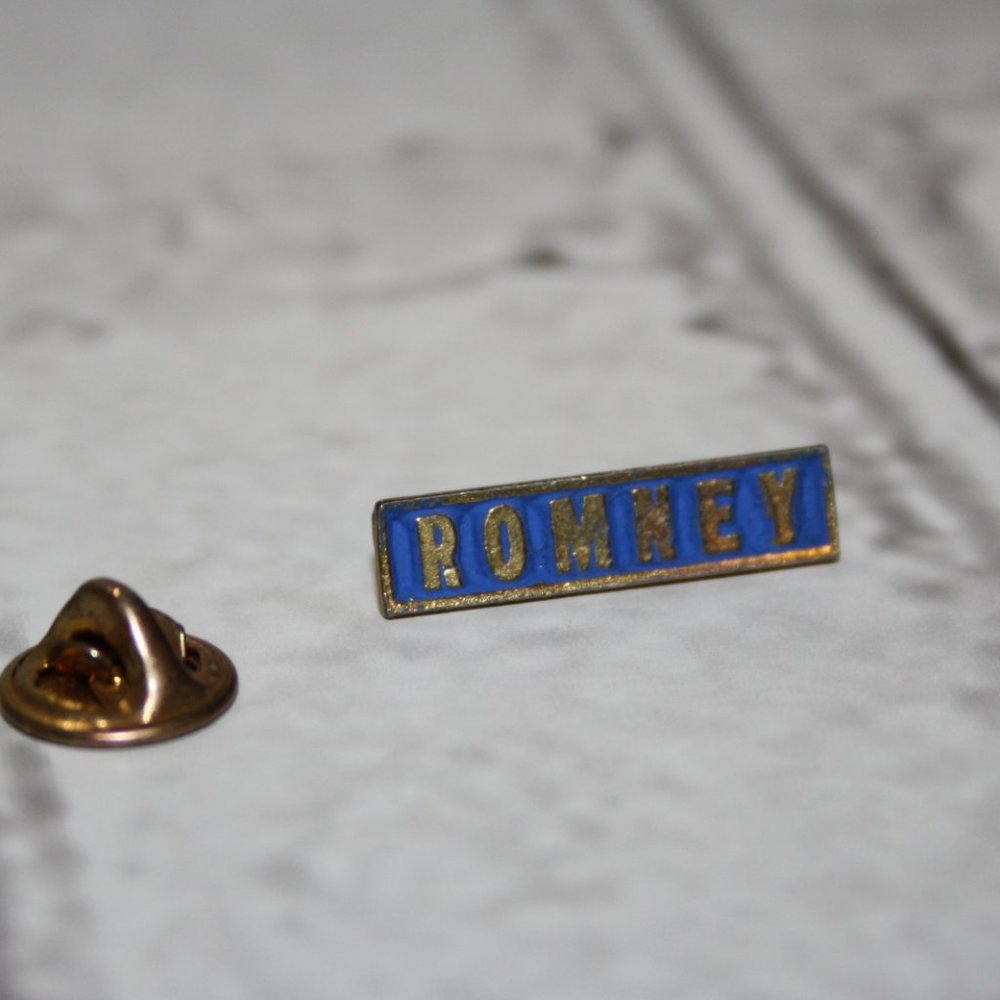 🔵🗳️ Gold + Blue Romney Lapel Pin · 1" 🗳️🔵